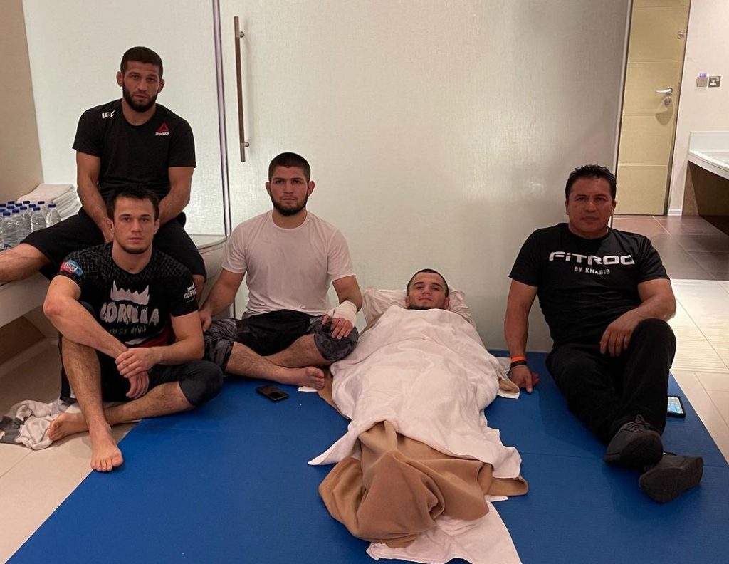 khabib enjoyig sauna with friends while working out